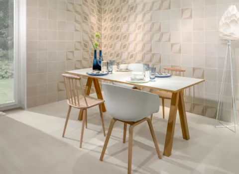 Eine Sitzgruppe in einer Küche mit den Küchenfliesen von Villeroy und Boch.