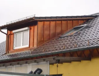 Kupferverkleidete Dachgaube an Wohnhaus in Reutlingen.