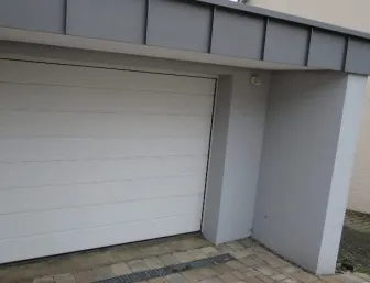 Garage mit moderner Metallverkleidung in Mössingen.
