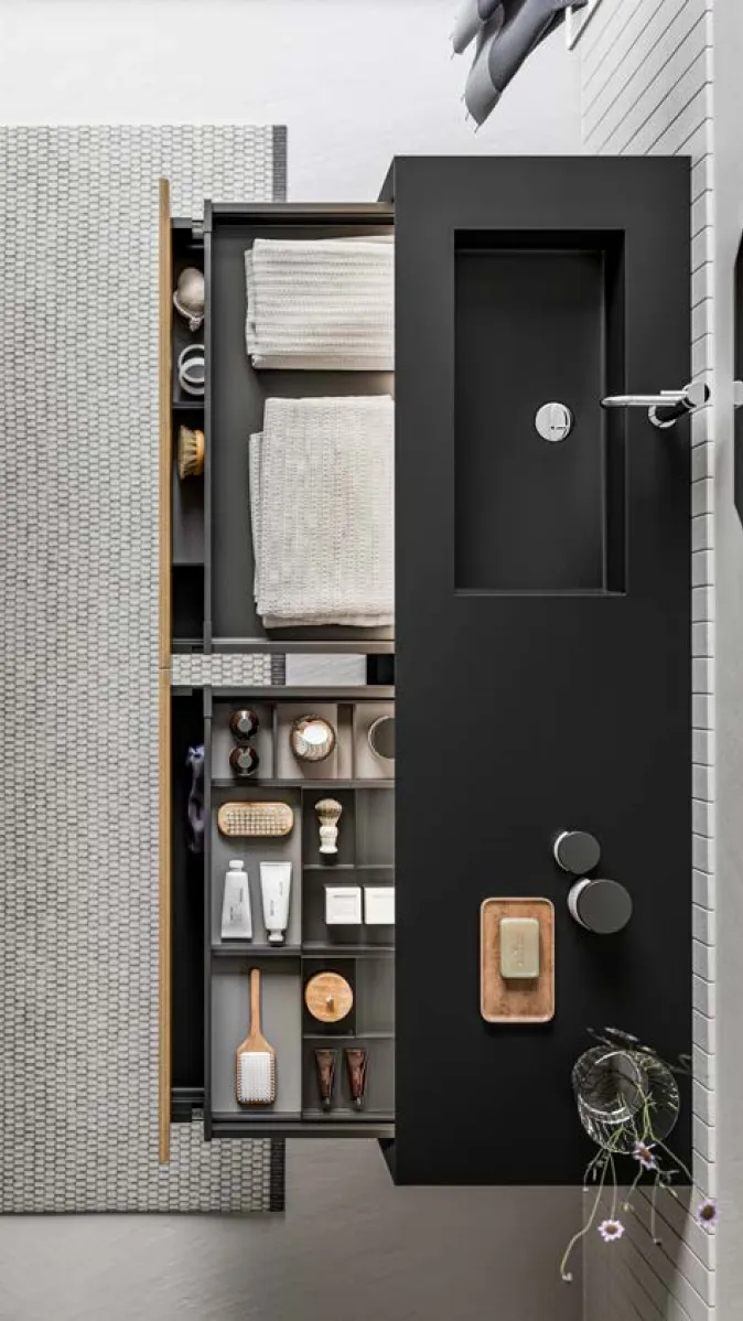 Waschtisch Stocco Iks mit geöffneten Schubladen.